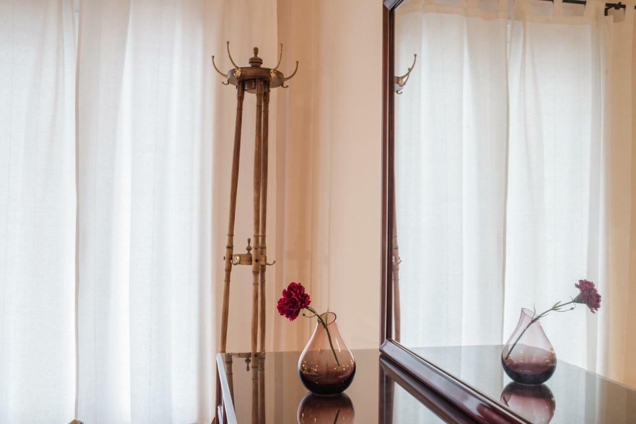 Retro Apartment At Trendy Exarcheia アテネ エクステリア 写真