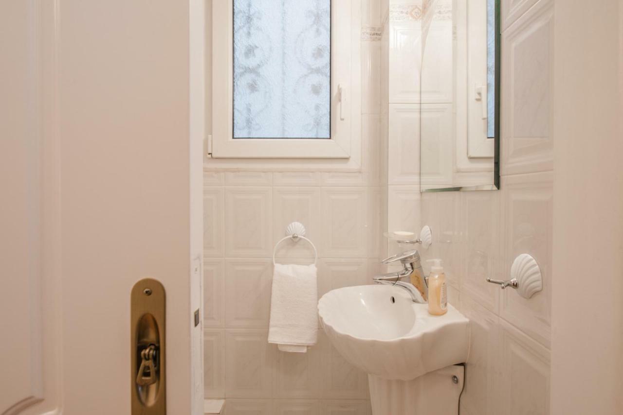 Retro Apartment At Trendy Exarcheia アテネ エクステリア 写真
